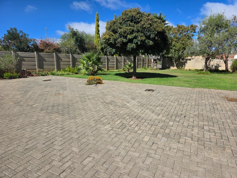 2 Bedroom Property for Sale in Langenhovenpark Free State